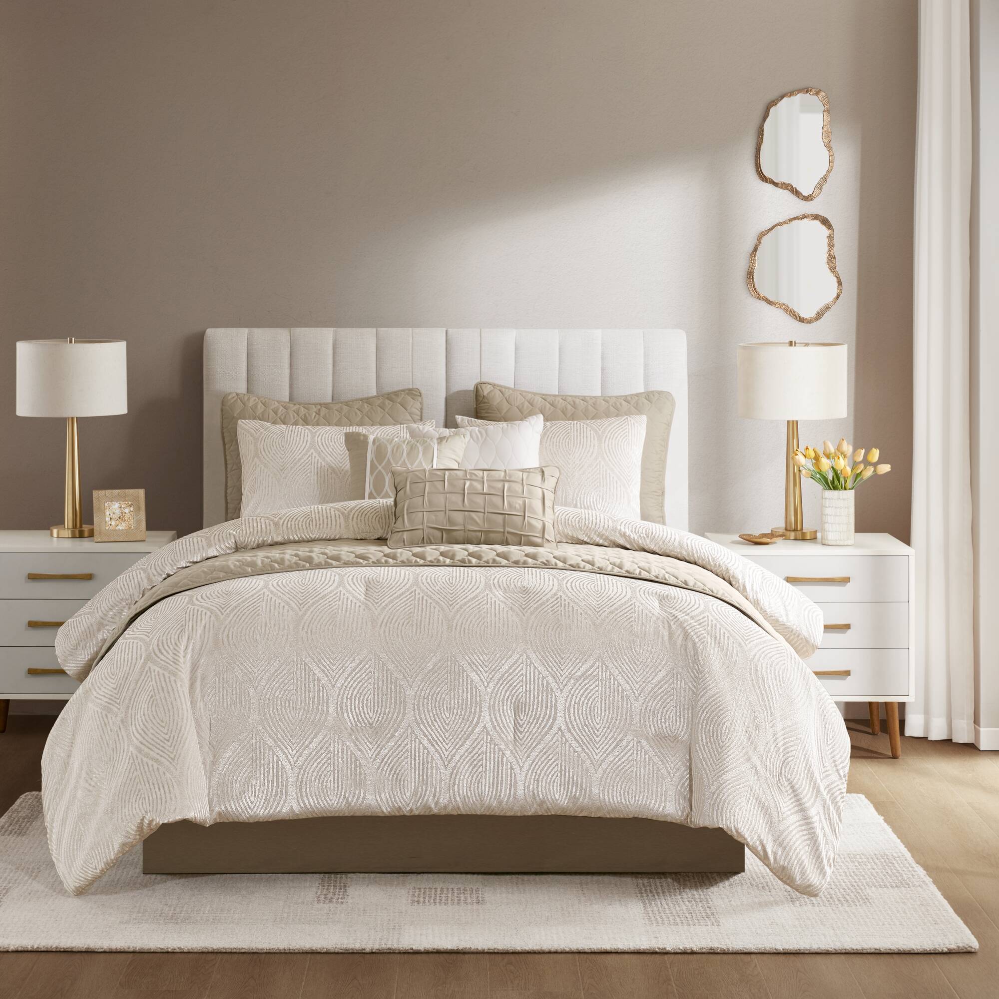 Madison Park Nocturne Comforter Set — Champagne, full bed view