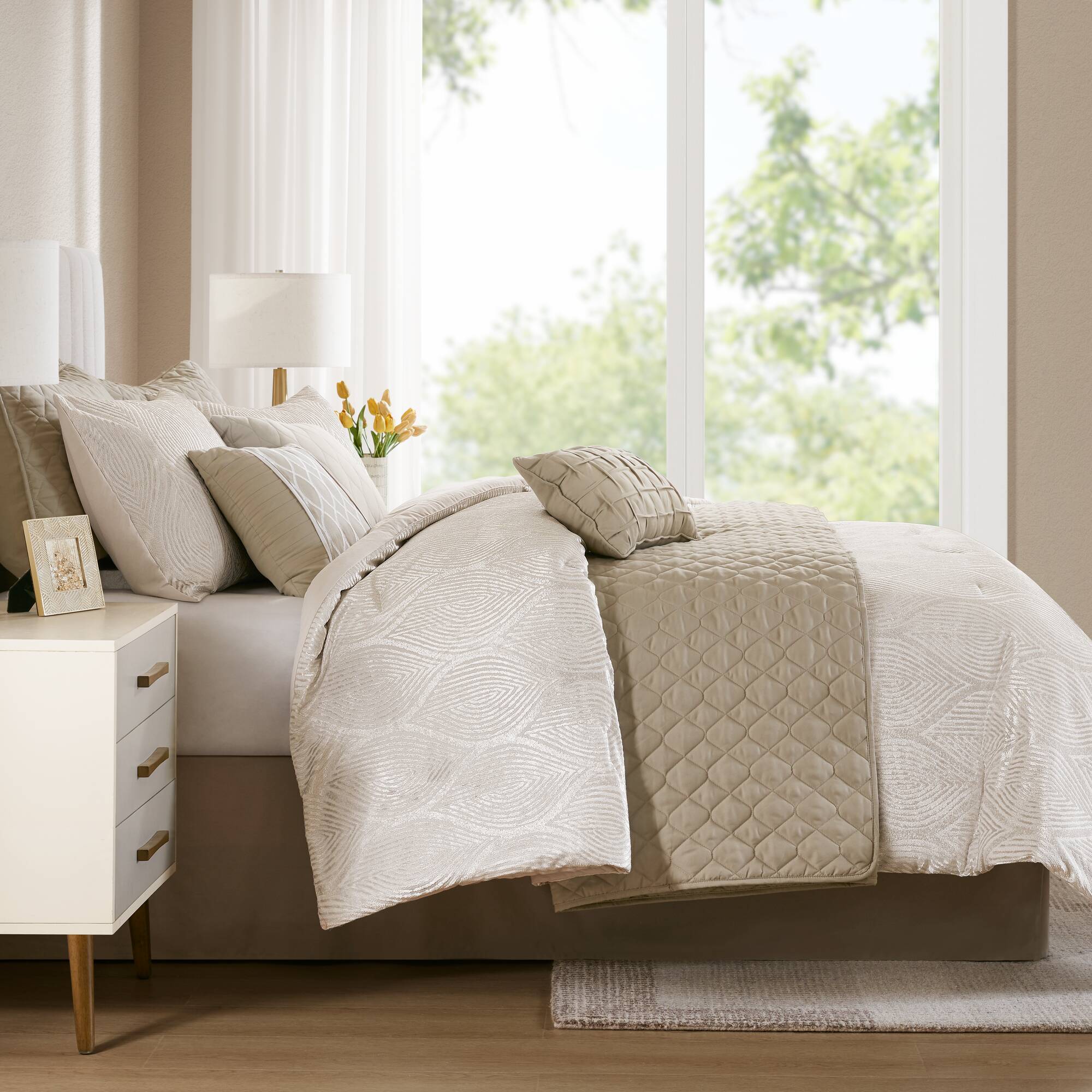 Madison Park Nocturne Comforter Set — Champagne, pillow detail